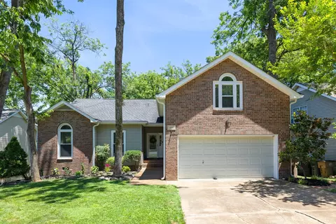 905 S Woodstone Ln, Nashville, TN 37211