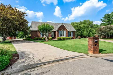 1910 Andrew Ct, Murfreesboro, TN 37129