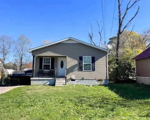 709 SE Atlantic St, Tullahoma, TN 37388