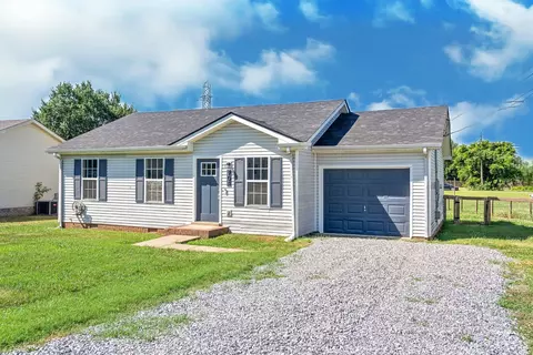 704 Carbondale Dr, Oak Grove, KY 42262