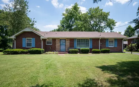 105 Newport Dr, Old Hickory, TN 37138