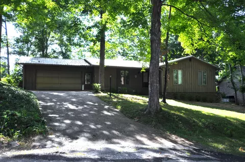 204 Fire Lake Dr, Manchester, TN 37355