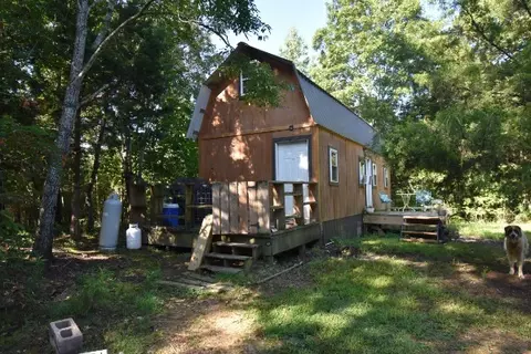 7112 Rockhouse Rd, Linden, TN 37096
