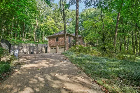 1815 Stonehaven Ct, Nashville, TN 37215