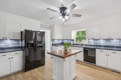 Kitchen - 286 Spring St, Eagleville, TN 37060 photo 2 of 3