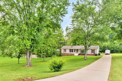 1109 Daniel Dr, Hendersonville, TN 37075