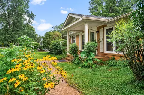 1010 Walton Dr, Murfreesboro, TN 37130