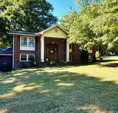 Exterior - 121 Rouse Rd, Dickson, TN 37055 photo 3 of 5