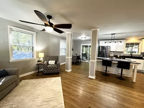 Living - 121 Rouse Rd, Dickson, TN 37055 photo 2 of 4