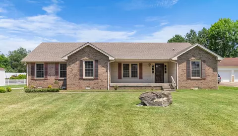 517 W Point Dr, Clarksville, TN 37043