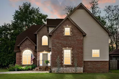 733 Valencia Dr, Clarksville, TN 37043