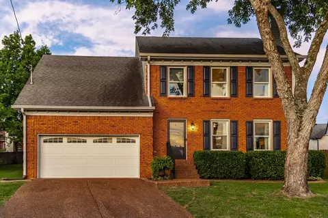 110 Oak Leaf Ct, Hendersonville, TN 37075