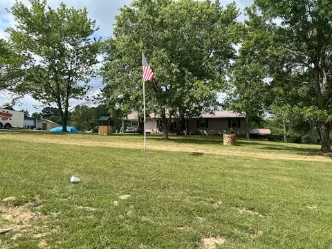 1610 C C C Rd, Dickson, TN 37055 photo 1