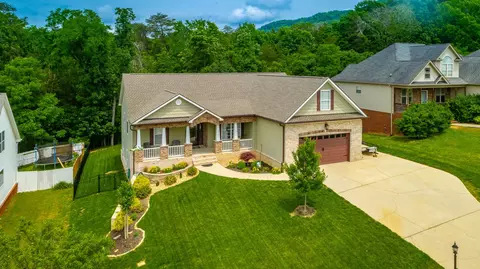 8941 Sunridge Dr, Ooltewah, TN 37363