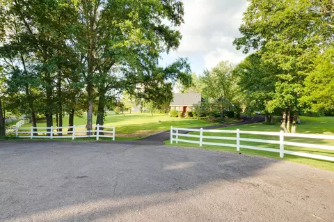 1027 Moncrief Cir, Greenbrier, TN 37073