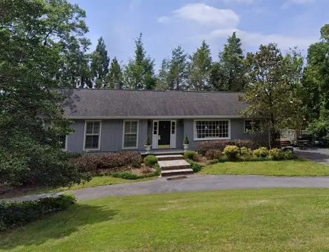 121 Sunset Cir, Lookout Mountain, TN 37350