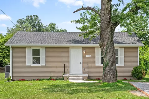 1807 Mchenry Dr, Hopkinsville, KY 42240