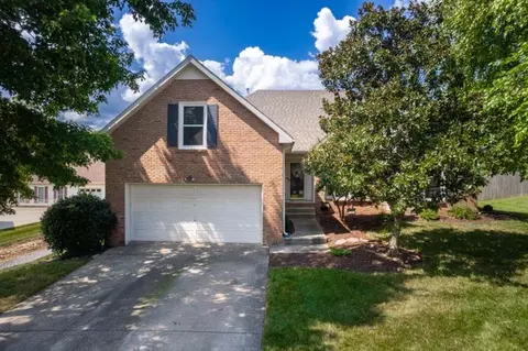 883 S Ridge Trl, Clarksville, TN 37043