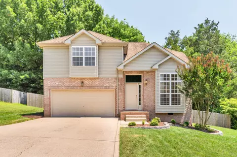 141 E Braxton Ln, Hendersonville, TN 37075