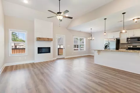 Living - 339 Brandywine Ln, Springfield, TN 37172 photo 1 of 2