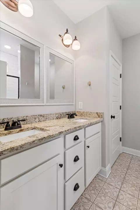Bath - 339 Brandywine Ln, Springfield, TN 37172 photo 1 of 3