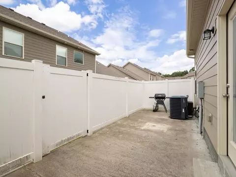 Exterior - 4013 Commons Dr, Spring Hill, TN 37174 photo 6 of 12