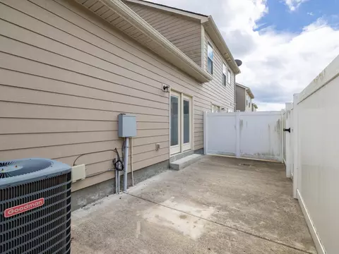 Exterior - 4013 Commons Dr, Spring Hill, TN 37174 photo 7 of 12
