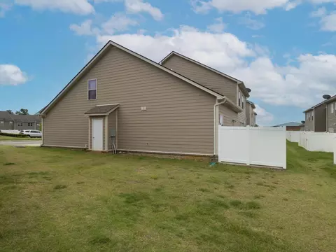 Exterior - 4013 Commons Dr, Spring Hill, TN 37174 photo 8 of 12