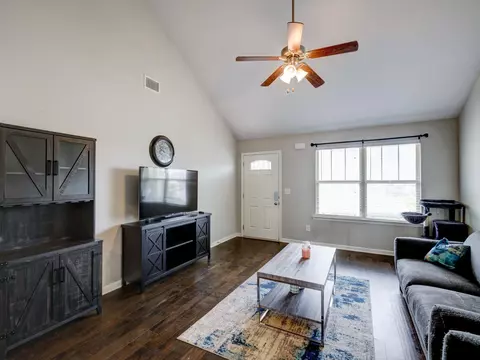 Living - 4013 Commons Dr, Spring Hill, TN 37174 photo 3 of 4