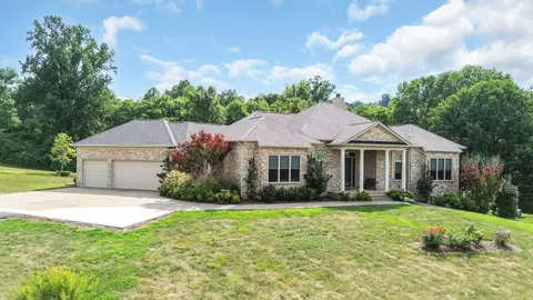 1047 Limestone Ln, Columbia, TN 38401