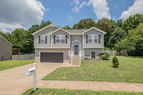 1697 Putnum Dr, Clarksville, TN 37042