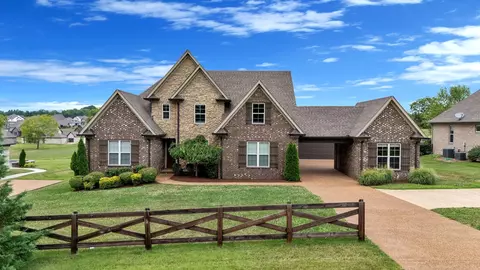 711 Shute Ln, Hendersonville, TN 37075
