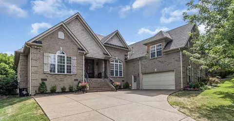 1050 Fitzroy Cir, Spring Hill, TN 37174