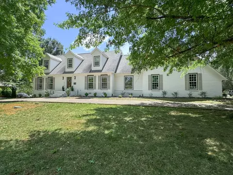 2215 Londonderry Dr, Murfreesboro, TN 37129
