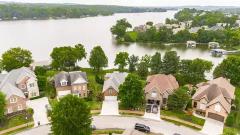 1030 Isaac Franklin Dr, Gallatin, TN 37066