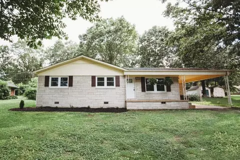 1615 Grandaddy Rd, Lawrenceburg, TN 38464