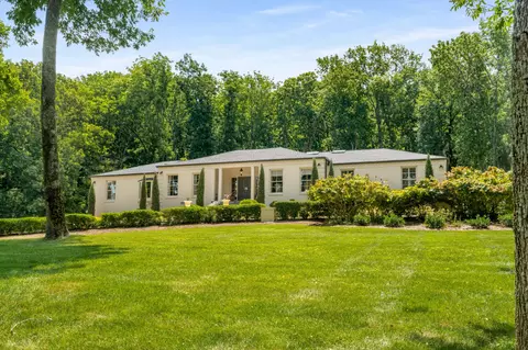 1110 Crater Hill Dr, Nashville, TN 37215