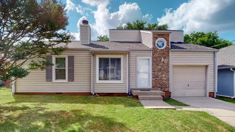 2104 Farley Pl, Nashville, TN 37210