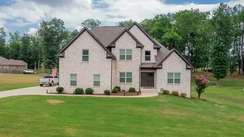 19 Knotting Hill Dr, Fayetteville, TN 37334