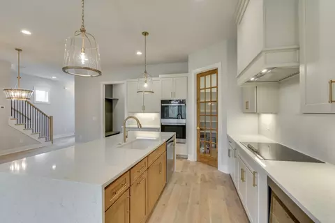 6413 Edsel Dr, Nashville, TN 37209