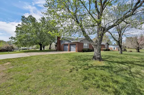 96 Crestview Dr, Mcminnville, TN 37110