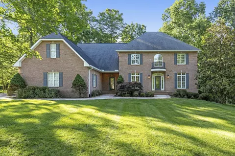 1046 Ridglea Dr, Burns, TN 37029