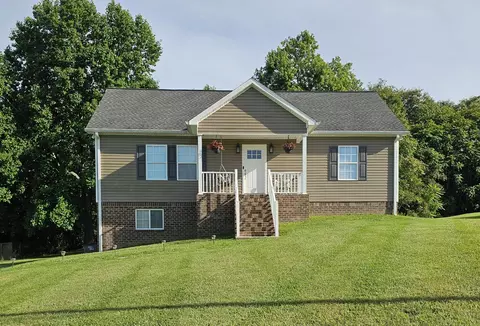 566 Tuck Rd, Lafayette, TN 37083