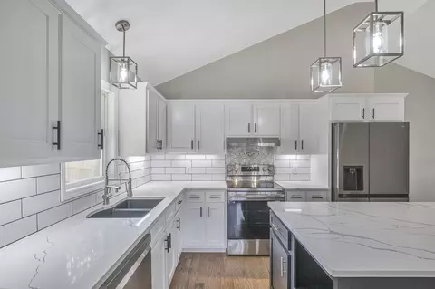 1617 Briarwood Dr, Lawrenceburg, TN 38464