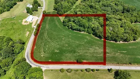 2 Craig Bridge Rd, Williamsport, TN 38487