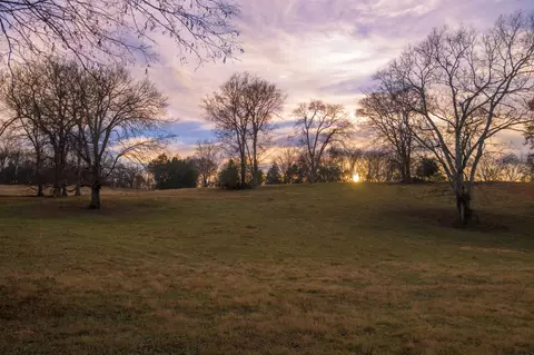 124 Chipman Rd, Bethpage, TN 37022 photo 1