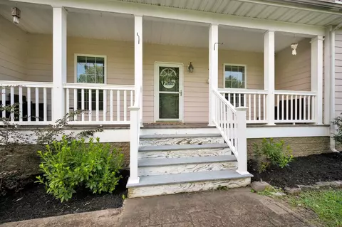 Exterior - 250 High St E, Mcewen, TN 37101 photo 4 of 5