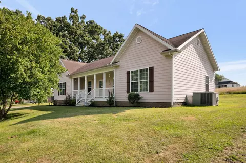 Exterior - 250 High St E, Mcewen, TN 37101 photo 3 of 5