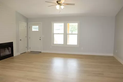 Living - 1326 N Main St, Eagleville, TN 37060 photo 2 of 3