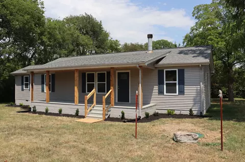 Exterior - 1326 N Main St, Eagleville, TN 37060 photo 3 of 7